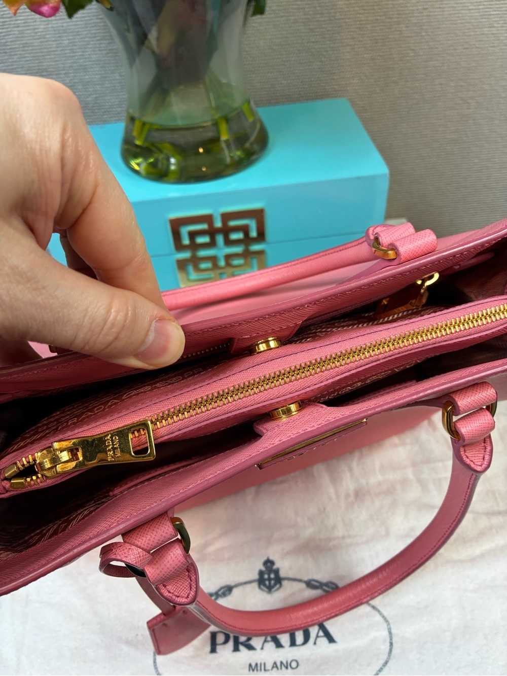 Prada Light Pink Saffiano Leather Galleria Tote - Pristine Pre-Loved Condition - Picture 9 of 15